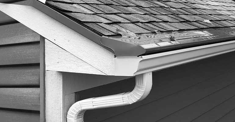 Réparation Gouttières Zinc/PVC - Avant